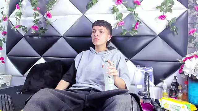 Snapshot of Megan_Thompson_ chatting on 27, 11, 2025 Megan Thompson online show from 27, 11, 2025