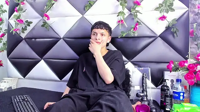 Snapshot of Megan_Thompson_ chatting on 31, 10, 2025 Megan Thompson online show from 31, 10, 2025