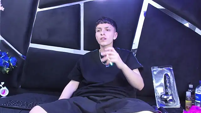 Megan Thompson  online show from 18, 12, 2025