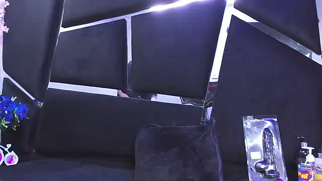 Megan Thompson  online show from 19, 12, 2025