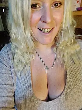 Bouncy-Bella28X online show from 6, 11, 2025