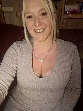 Bouncy-Bella28X online show from 15, 12, 2025