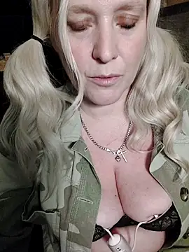 Bouncy-Bella28X online show from 30, 9, 2025