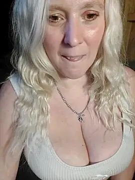 Bouncy-Bella28X online show from 8, 10, 2025