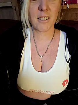 Bouncy-Bella28X online show from 26, 11, 2025