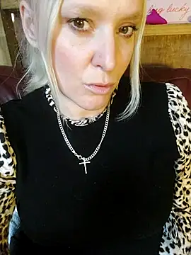 Bouncy-Bella28X online show from 4, 11, 2025