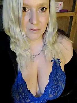 Bouncy-Bella28X online show from 7, 11, 2025