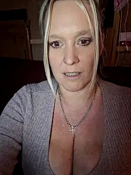 Bouncy-Bella28X online show from 17, 12, 2025