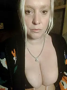 Bouncy-Bella28X online show from 17, 9, 2025