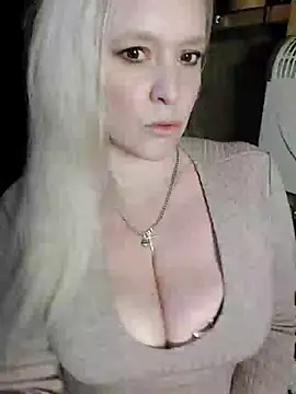 Bouncy-Bella28X online show from 19, 10, 2025