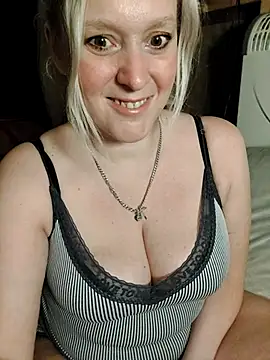 Bouncy-Bella28X online show from 16, 10, 2025