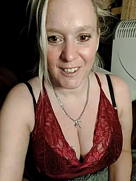 Bouncy-Bella28X online show from 16, 10, 2025