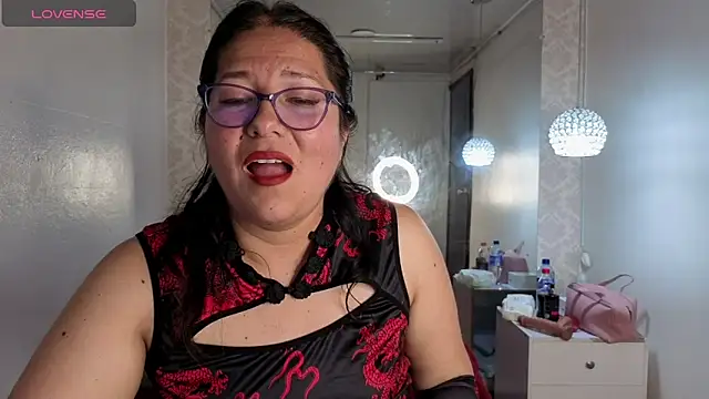 scarlett widow  online show from 3, 6, 2026