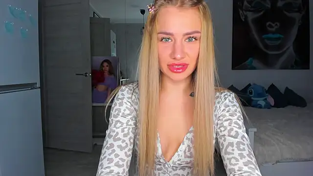 Snapshot of MashaFromRussia__ chatting on 6, 11, 2025 MashaFromRussia online show from 6, 11, 2025