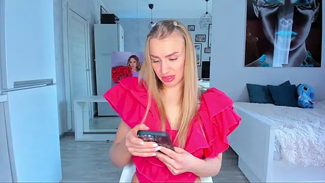 Snapshot of MashaFromRussia__ chatting on 19, 10, 2025 MashaFromRussia online show from 19, 10, 2025