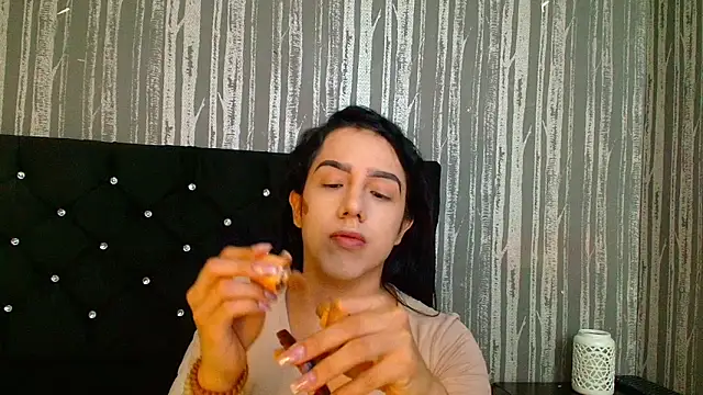 Alicee Moonn online show from 17, 4, 2026