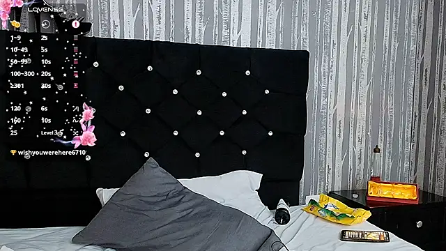 Alicee Moonn online show from 5, 11, 2025