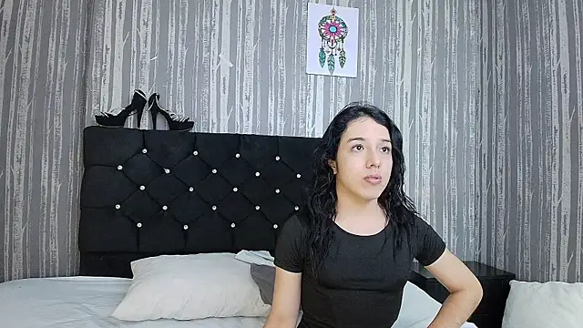 Alicee Moonn online show from 4, 11, 2025