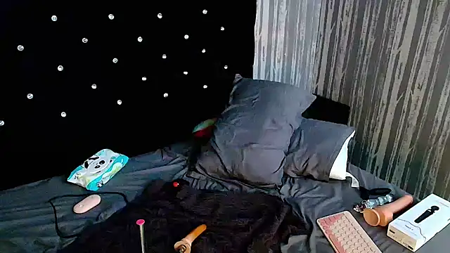 Snapshot of Alicee_Moonn chatting on 5, 2, 2026 Alicee Moonn online show from 5, 2, 2026