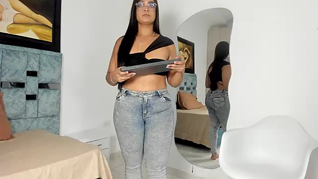 Snapshot of tamara_lovv chatting on 17, 10, 2025 tamara lovv online show from 17, 10, 2025