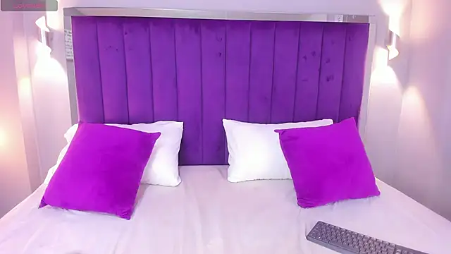 QetziaStoun online show from 25, 9, 2025