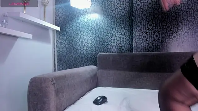 Zoe White  online show from 5, 11, 2025