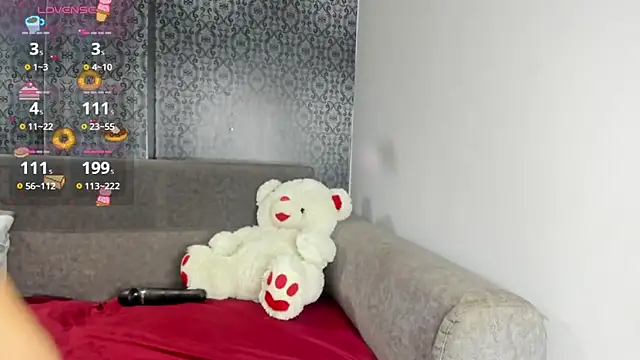 Zoe White  online show from 25, 10, 2025