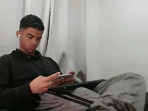 camillo beischel  online show from 9, 10, 2025