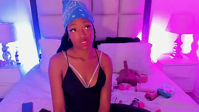 Snapshot of BiancaShermann chatting on 12, 11, 2025 BiancaShermann online show from 12, 11, 2025