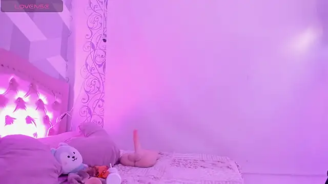 Snapshot of BiancaShermann chatting on 3, 10, 2025 BiancaShermann online show from 3, 10, 2025