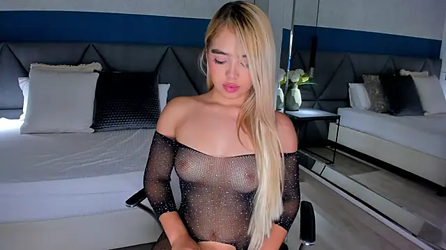 Mia Roswell online show from 23, 11, 2025