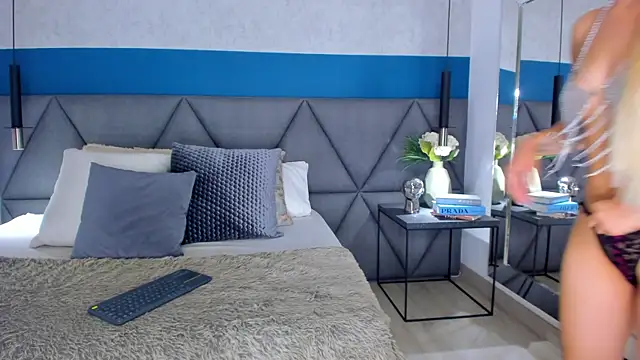 Mia Roswell online show from 24, 9, 2025