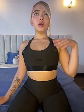 Mia Roswell online show from 17, 12, 2025