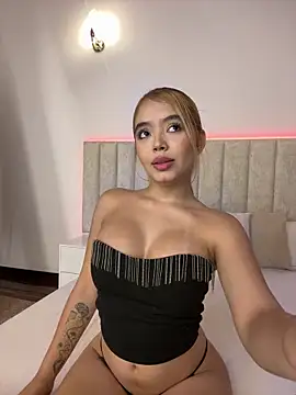 Snapshot of Mia_Roswell chatting on 19, 6, 2026 Mia Roswell online show from 19, 6, 2026