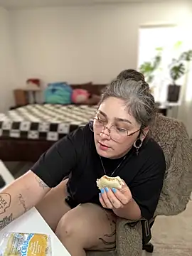 Alix Valentine online show from 28, 9, 2025