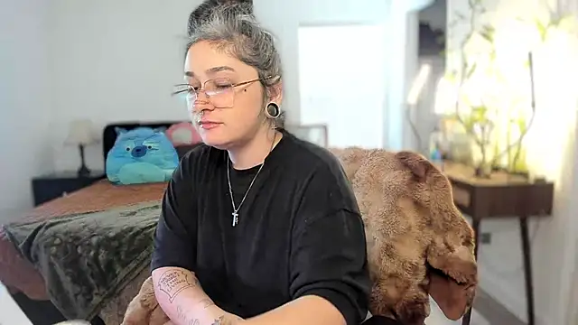 Alix Valentine online show from 18, 11, 2025