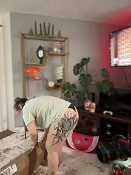 Alix Valentine online show from 2, 12, 2025