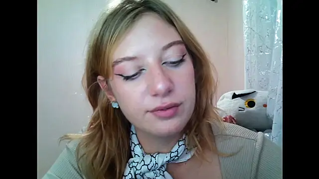 Lily Ember online show from 17, 9, 2025