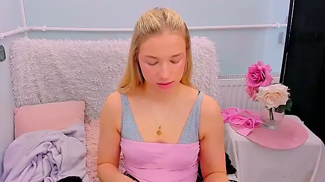 EvetteRose online show from 12, 4, 2026