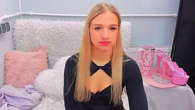 Snapshot of EvetteRose chatting on 8, 2, 2026 EvetteRose online show from 8, 2, 2026