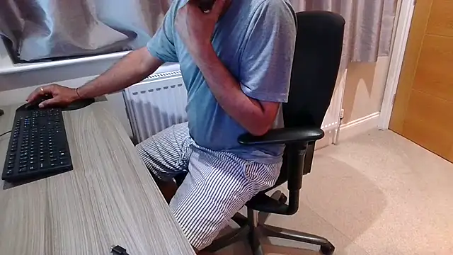 Snapshot of rogamuffin chatting on 18, 7, 2026 rogamuffin online show from 18, 7, 2026