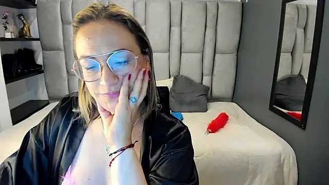 Snapshot of Charlot_milf chatting on 20, 2, 2026 Charlot milf online show from 20, 2, 2026