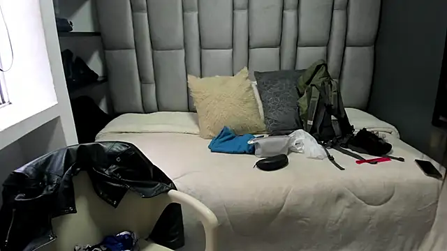 Charlot milf online show from 19, 9, 2025