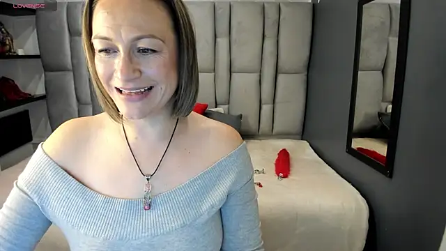 Charlot milf online show from 4, 5, 2026