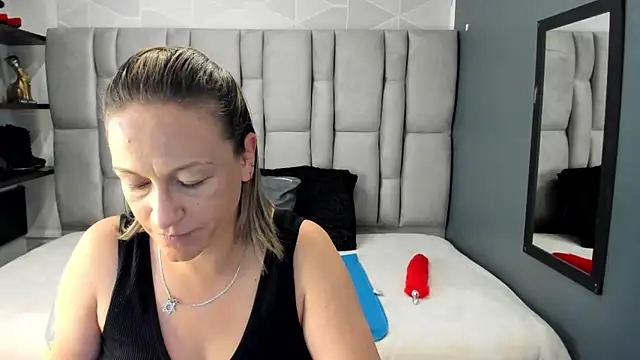 Snapshot of Charlot_milf chatting on 28, 2, 2026 Charlot milf online show from 28, 2, 2026