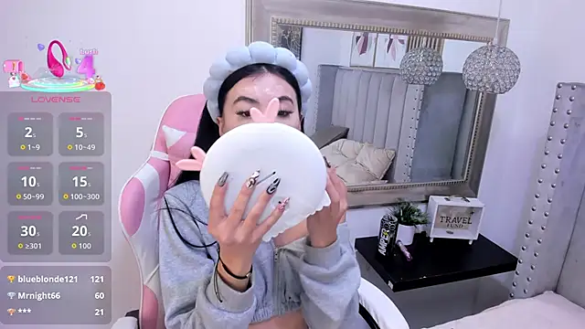 Snapshot of Anya_Belth chatting on 12, 10, 2025 Anya Belth online show from 12, 10, 2025