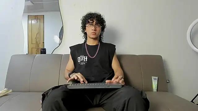 Snapshot of JackesTaylor chatting on 27, 11, 2025 JackesTaylor online show from 27, 11, 2025