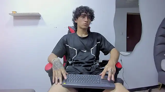 Snapshot of JackesTaylor chatting on 13, 10, 2025 JackesTaylor online show from 13, 10, 2025