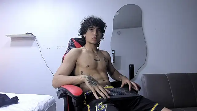 Snapshot of JackesTaylor chatting on 21, 12, 2025 JackesTaylor online show from 21, 12, 2025