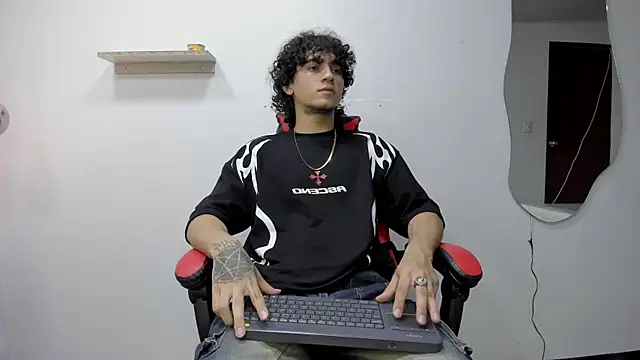 Snapshot of JackesTaylor chatting on 5, 11, 2025 JackesTaylor online show from 5, 11, 2025